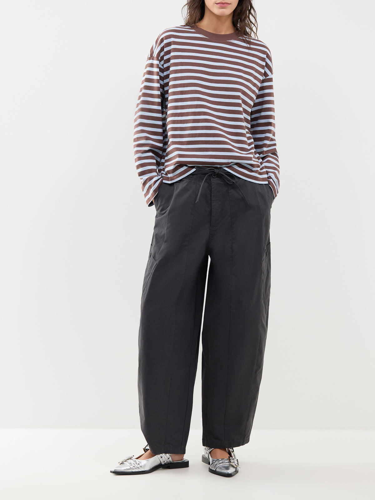 Vesa Cotton Barrel Cargo Trousers – Phantom