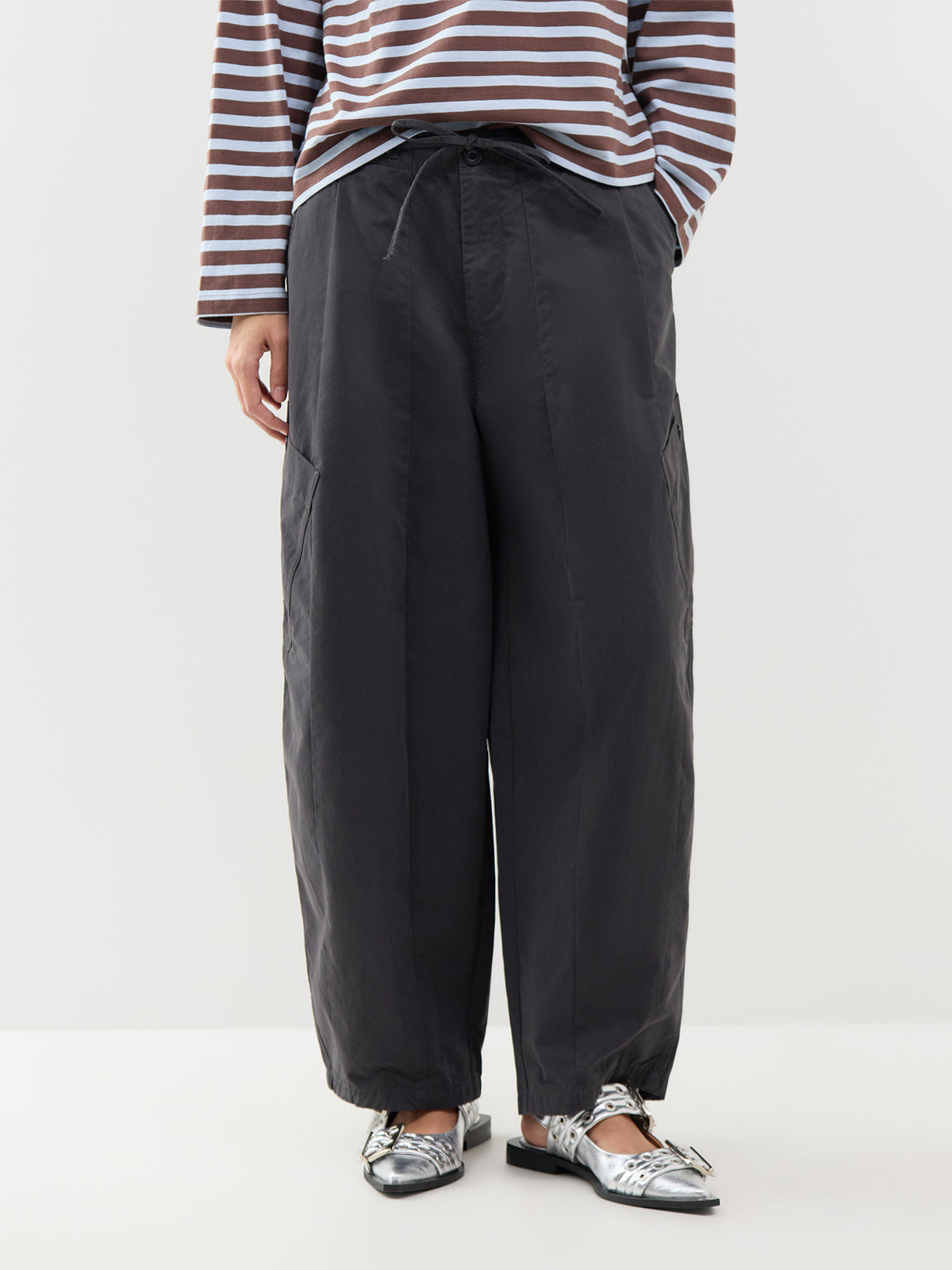 Vesa Cotton Barrel Cargo Trousers – Phantom