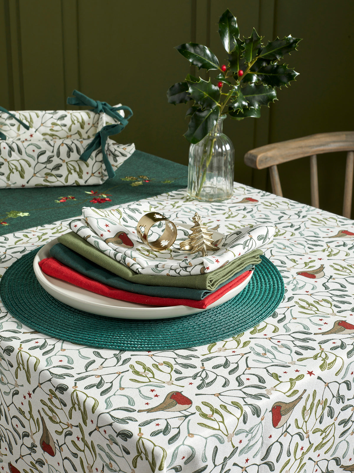 Robin & Mistletoe Christmas Table Runner