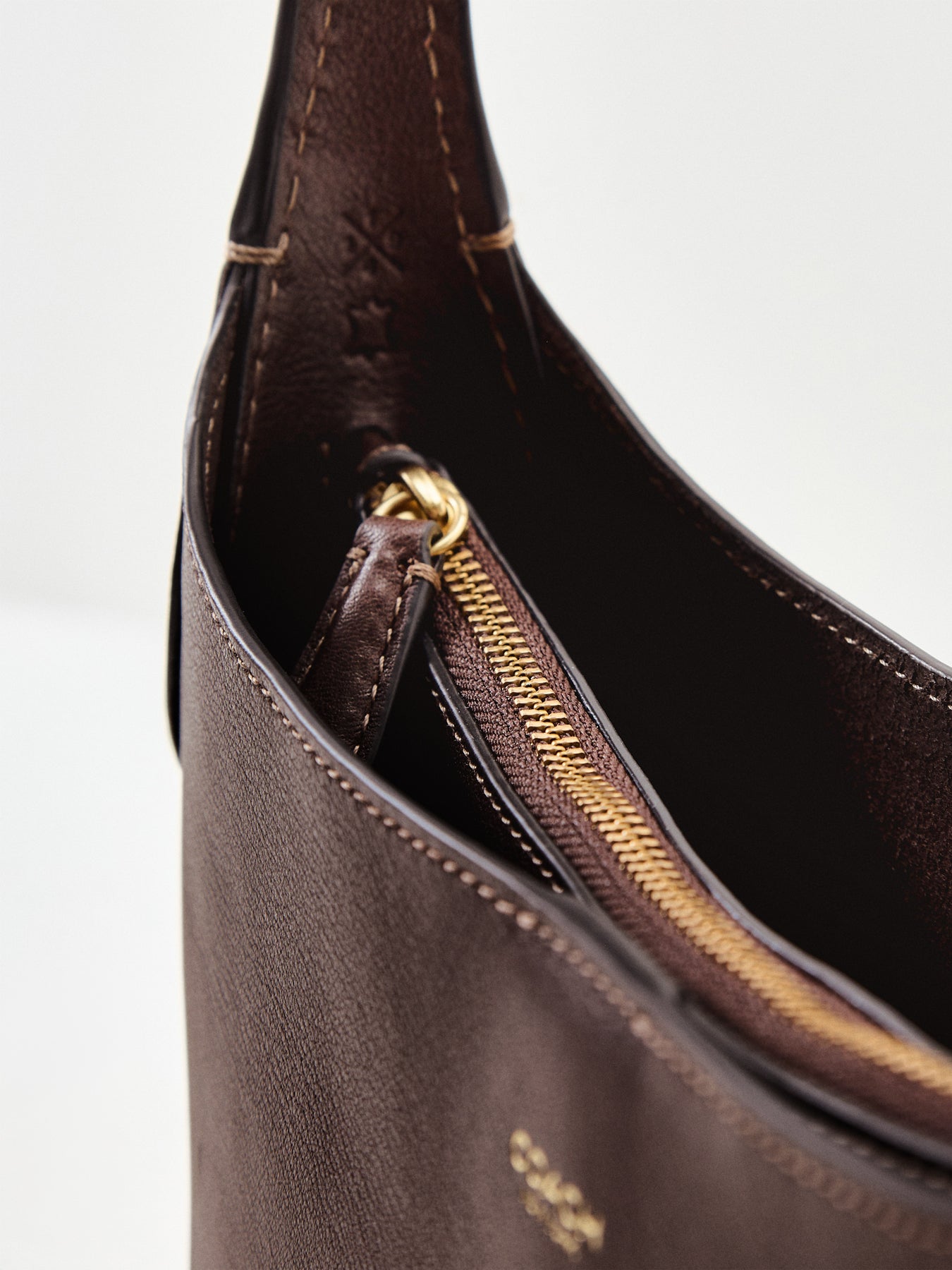 Natural Grain Leather Brooklyn Shoulder Bag 26 - Maple