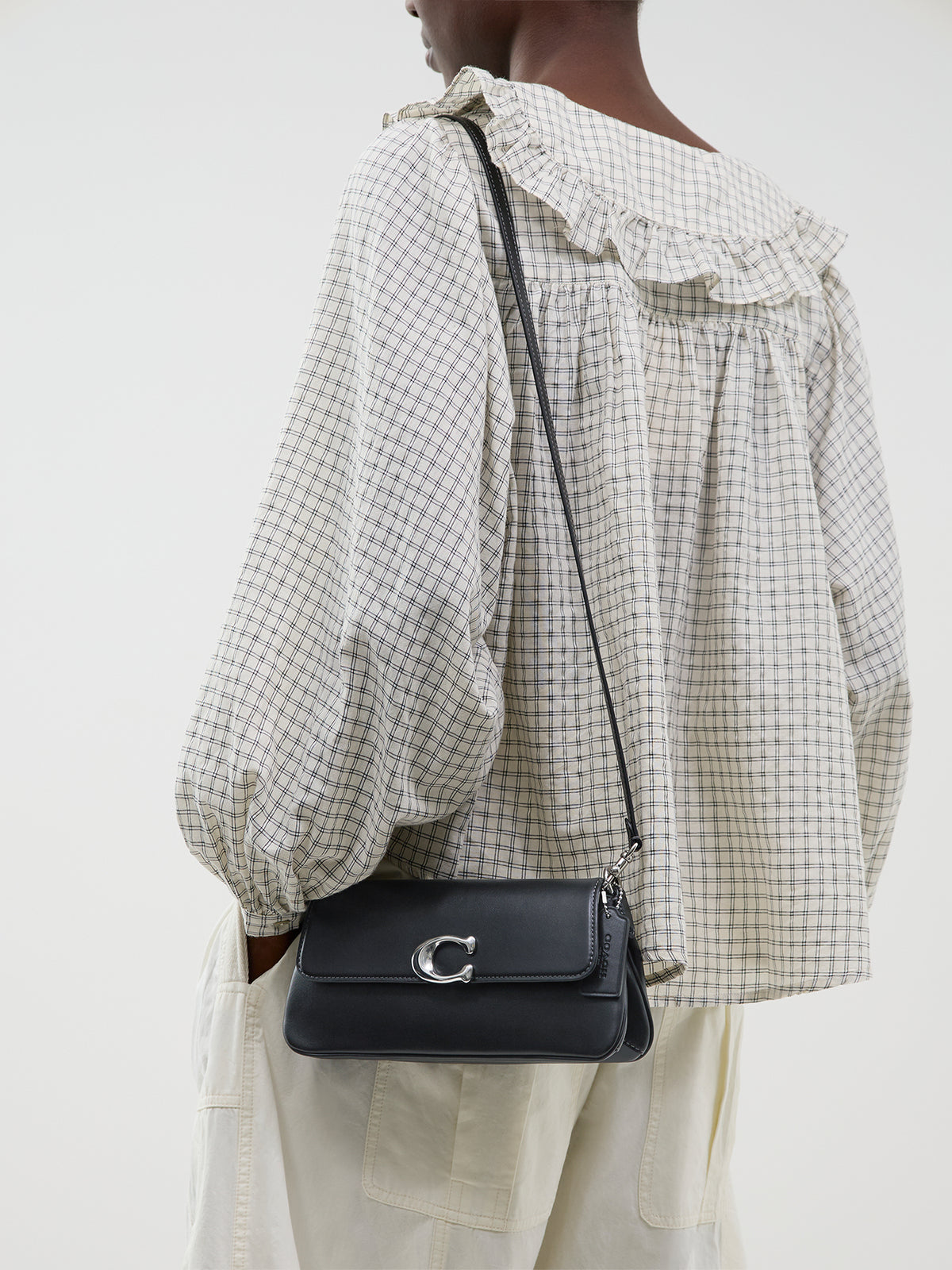 Refined Calf Leather Jet Shoulder Bag - Black
