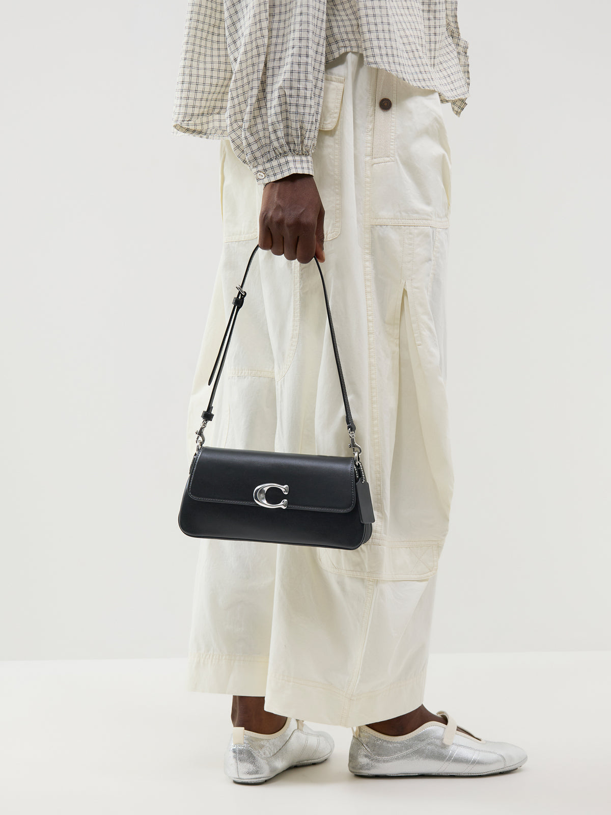 Refined Calf Leather Jet Shoulder Bag - Black