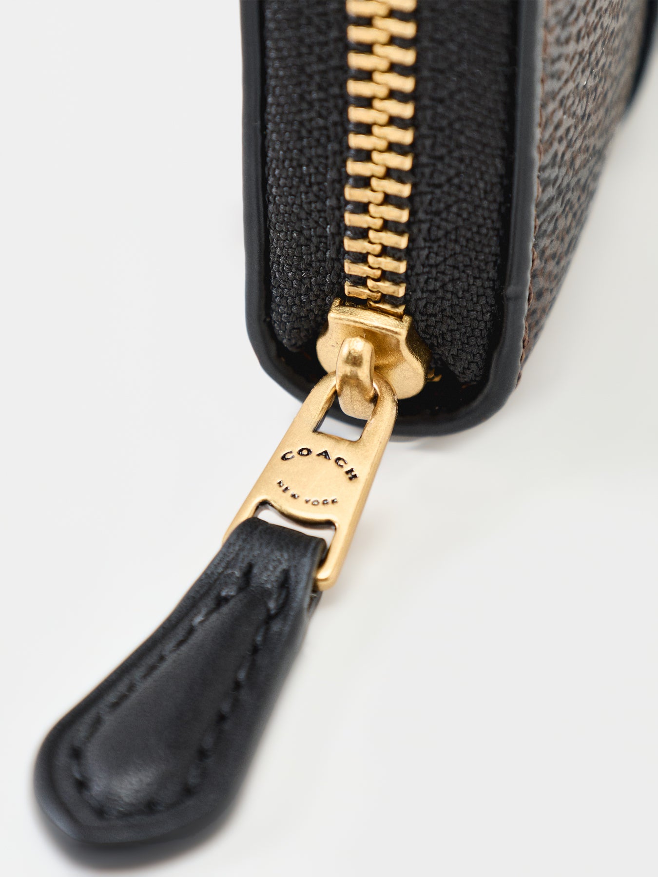 Signature Leather Essential Small Zip-Around Card Case - Walnut Black