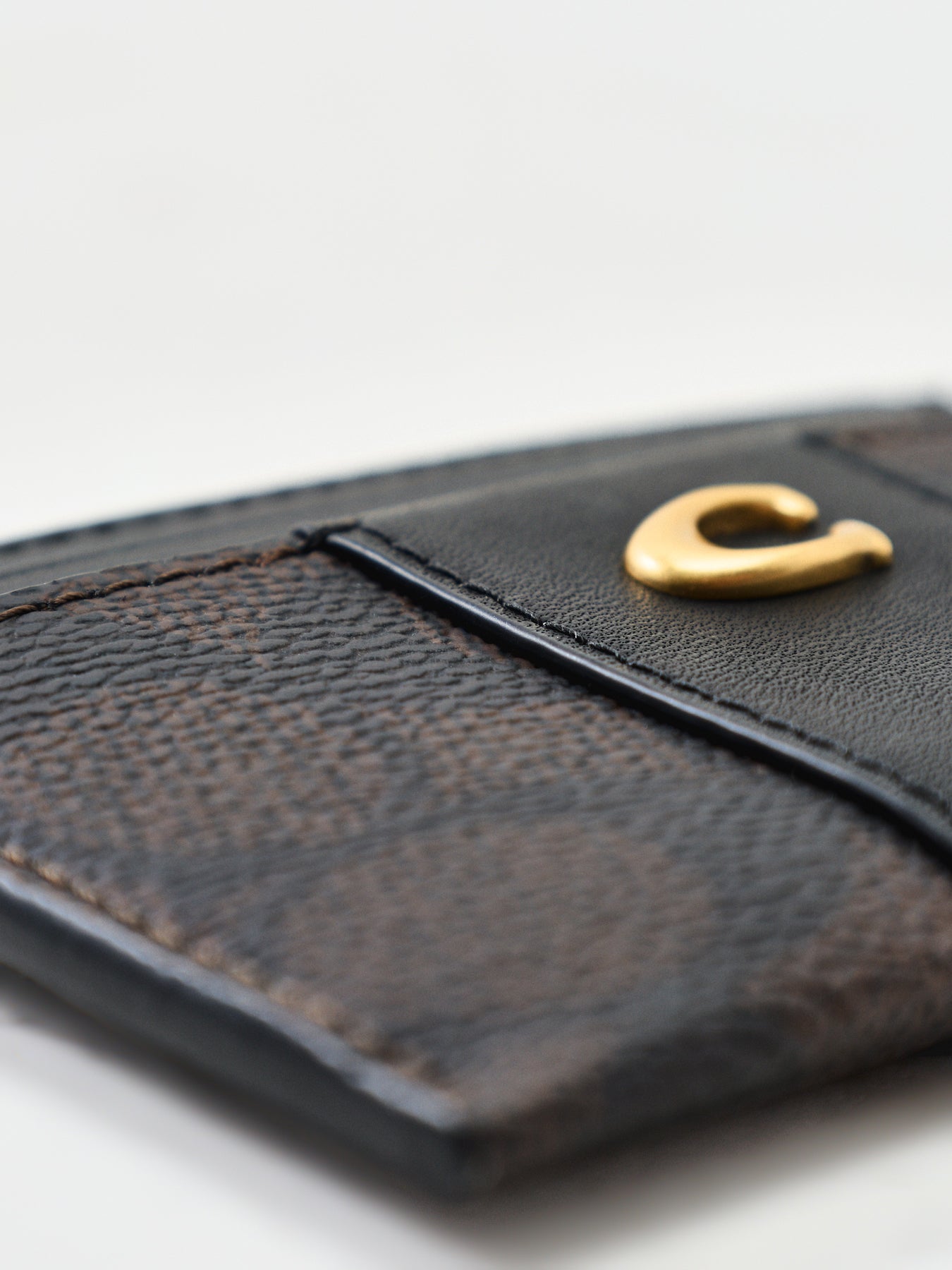 Signature Leather Essential Card Case - Walnut Black