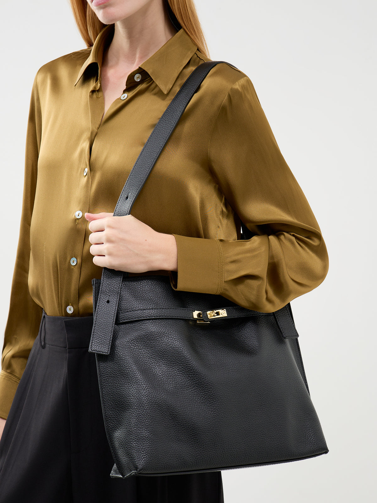Darcie Lock Leather Shoulder Bag - Black