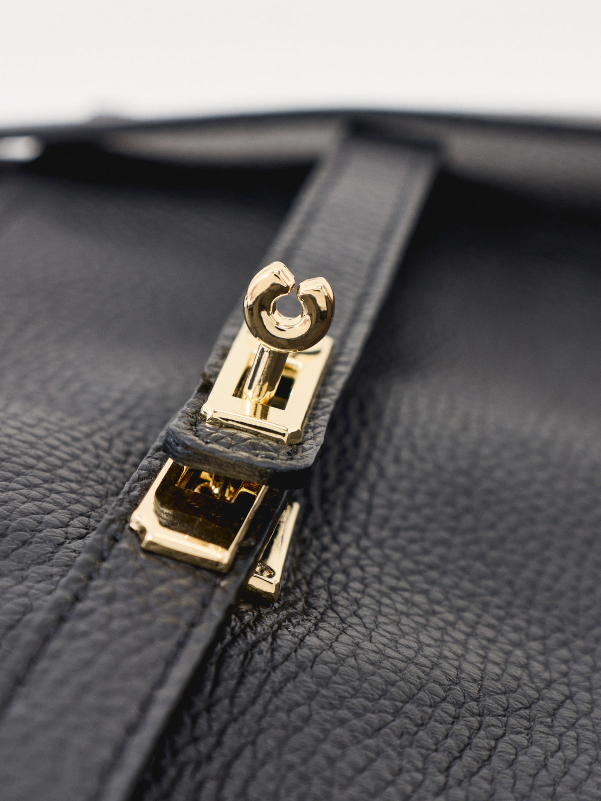 Darcie Lock Leather Shoulder Bag - Black