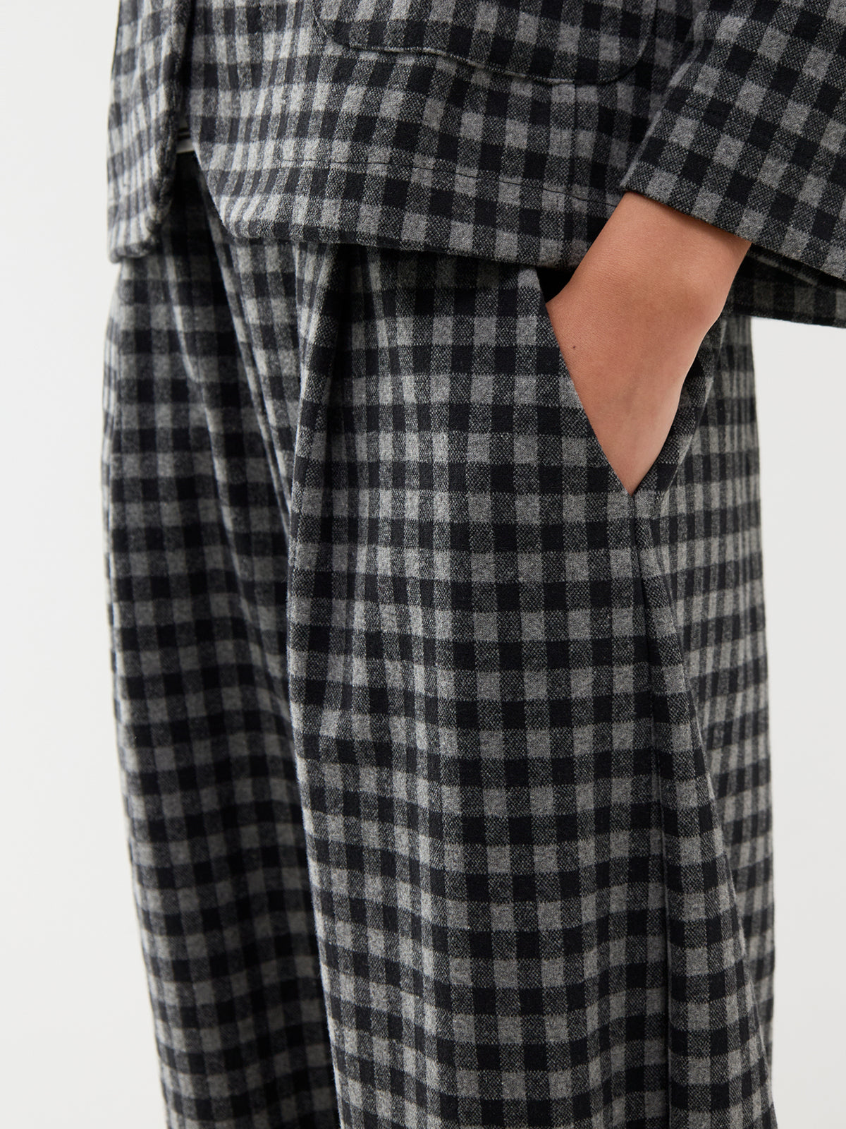 Cotton Blend Large Check Barrel-Leg Trousers - Grey & Black
