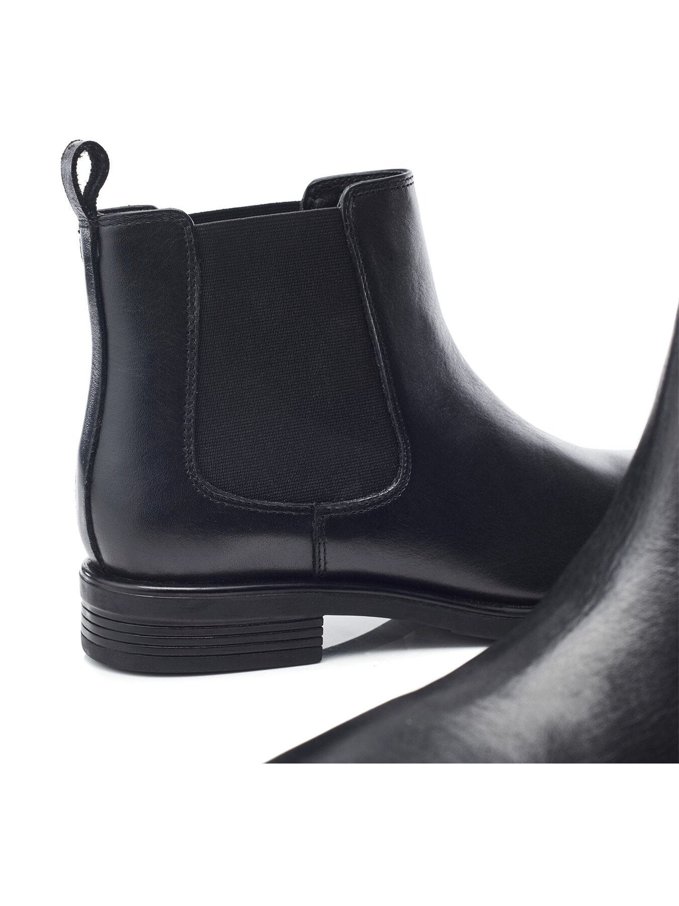 B.Dobby Leather Boots