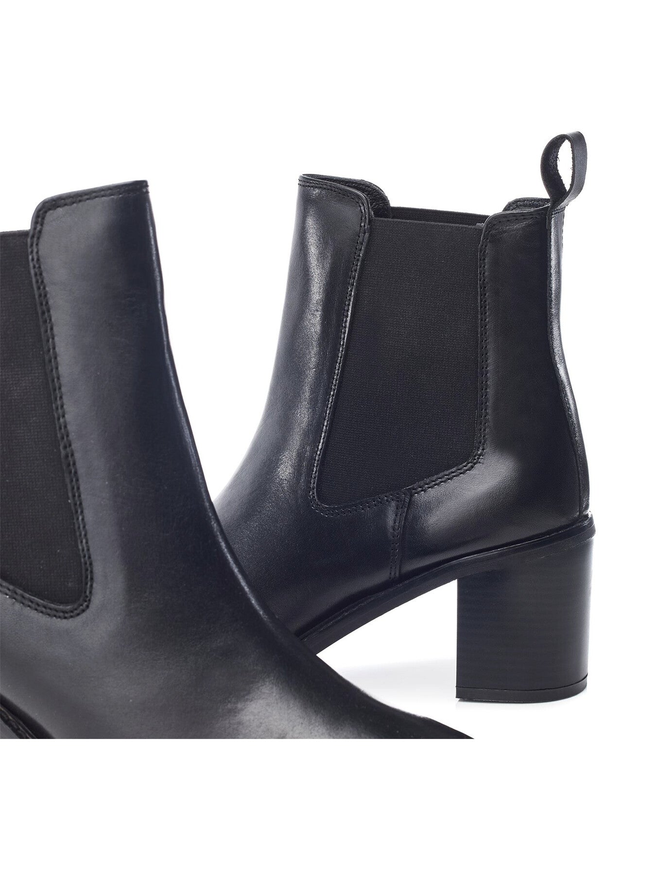 B.Harry Leather Boots