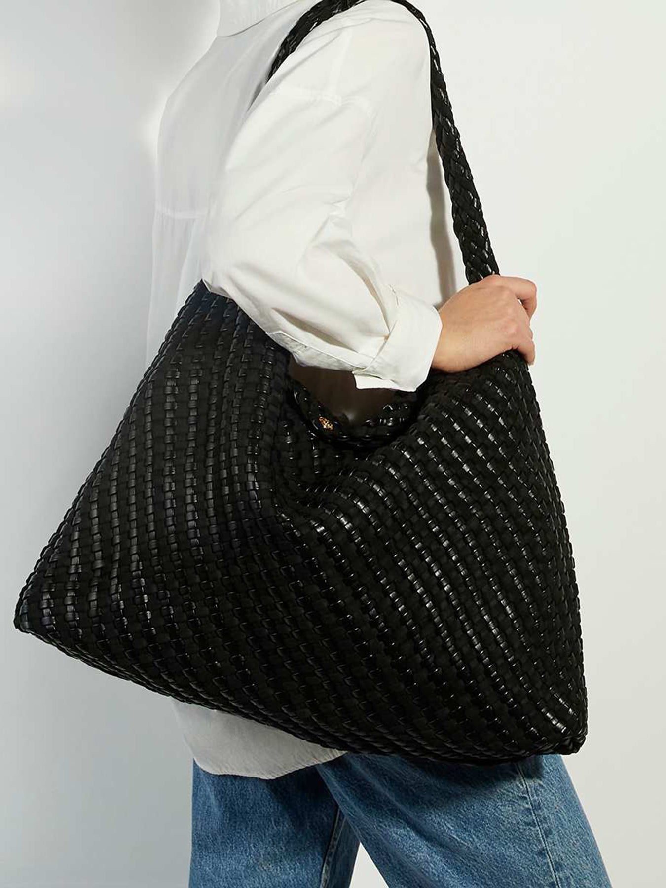 Deliberate XL Shoulder Bag Black