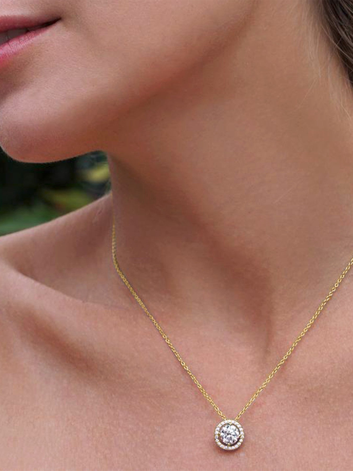 Gwen Round Borderset Necklace