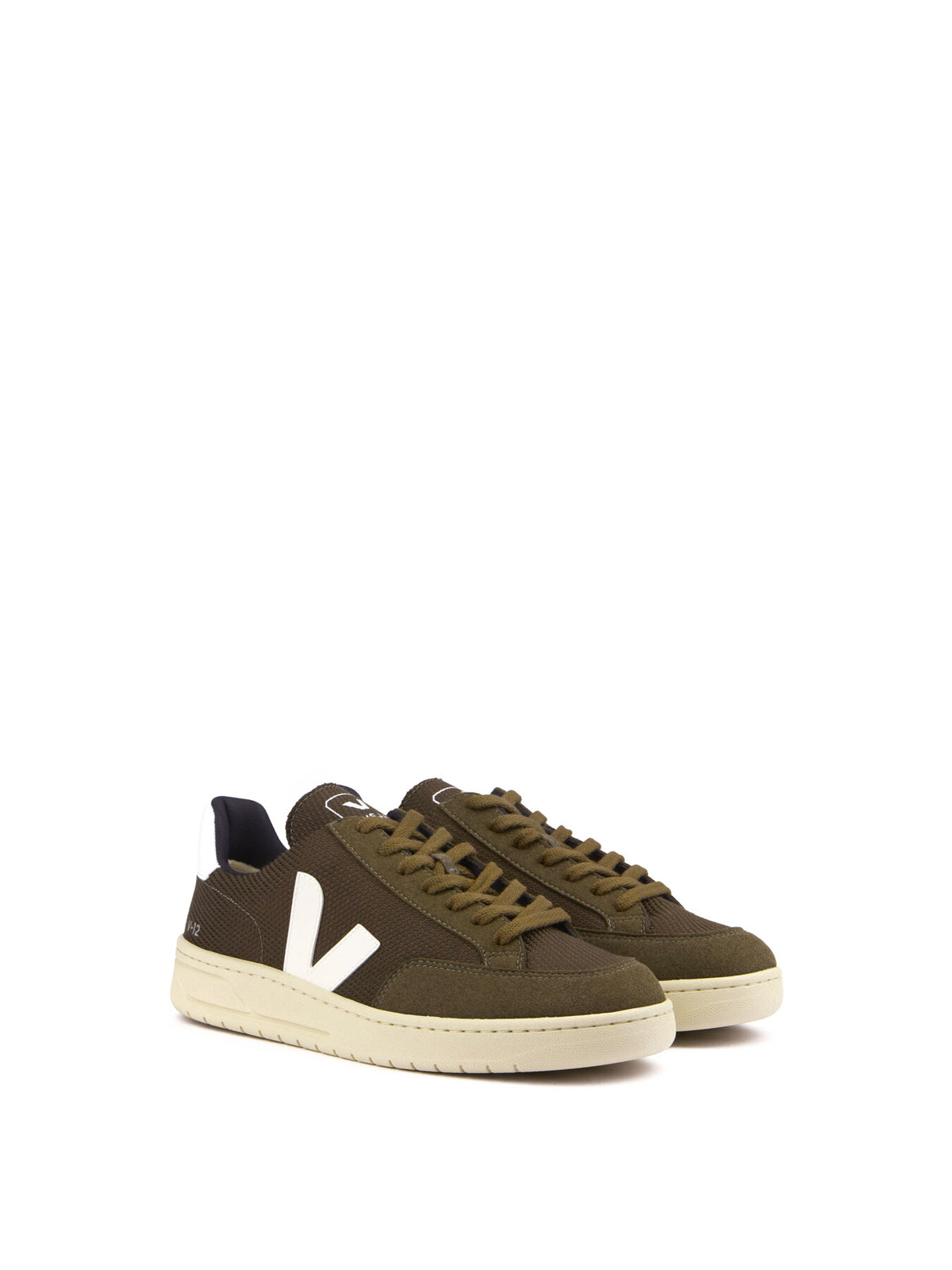 VEJA V-12 Trainers