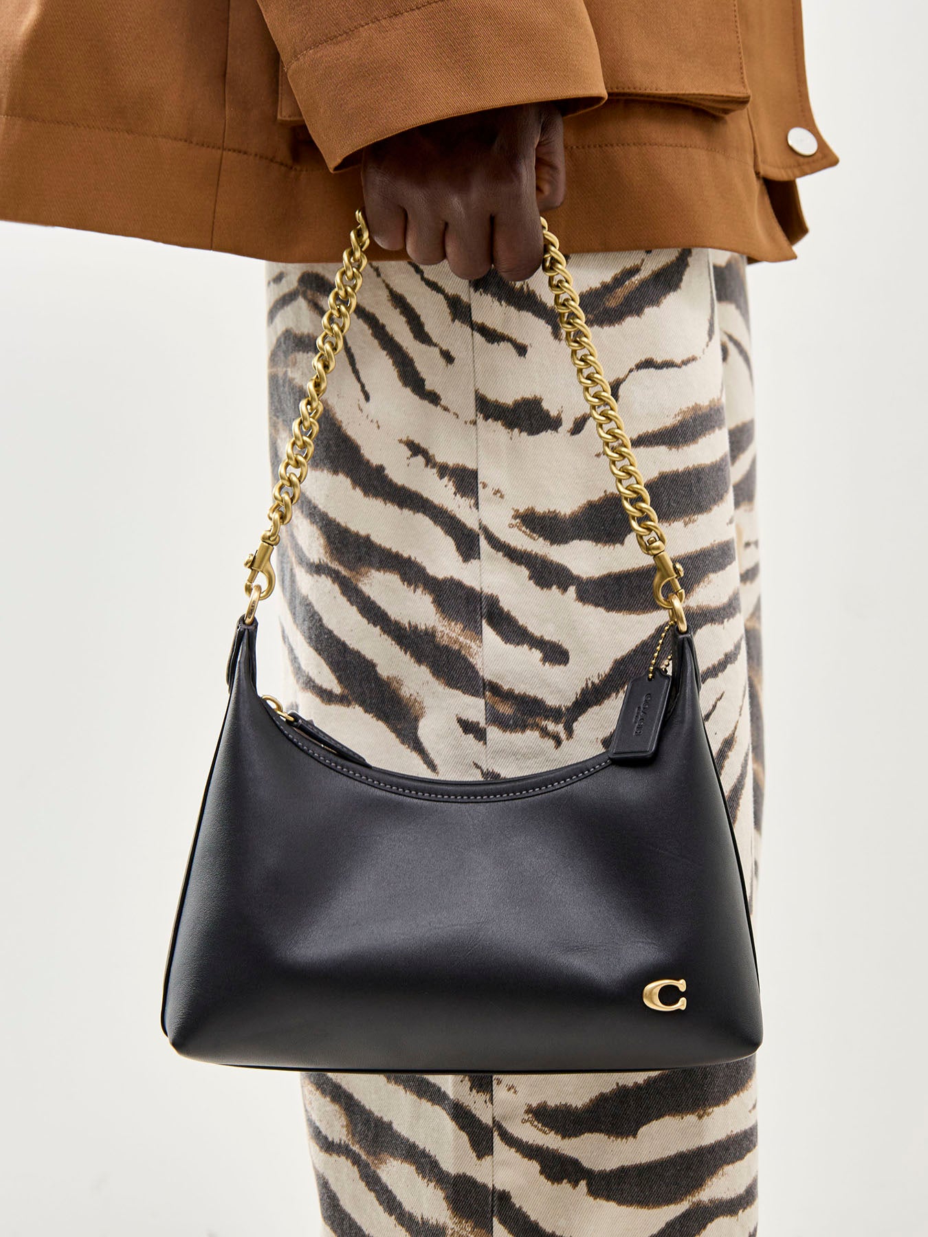 Juliet 25 Glovetanned Leather Shoulder Bag Black